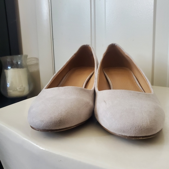 Like new LOFT Suede Shoes size 9 - Picture 10 of 13